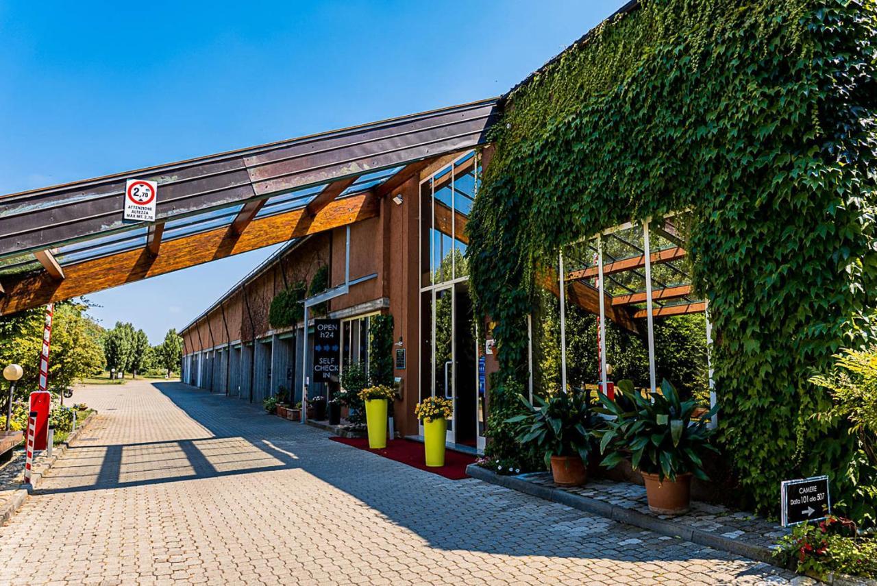 קזאלה מונפראטו Business Hotel מראה חיצוני תמונה